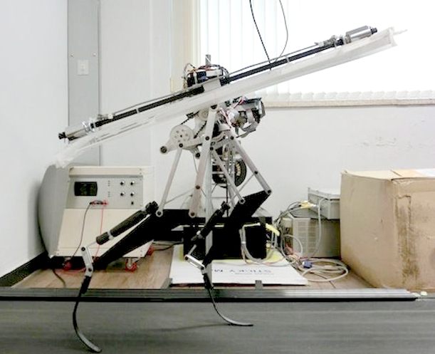 Bipedal robot based on a velociraptor