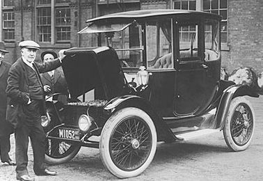 Thomas Edison and his electric Detroit from 1913