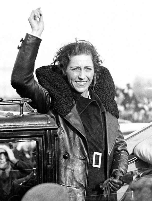 Amy Johnson lady aviation speed ace